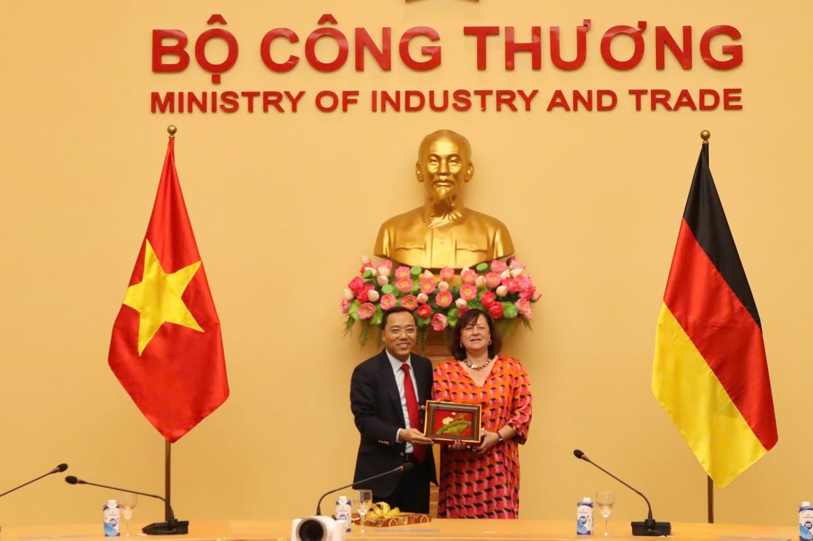 Deputy Minister Nguyen Hoang Long Received The Delegation Of The State