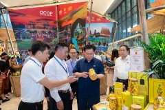 Opening-of-the-exhibition-on-innovation-and-OCOP-products-14