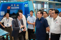 Opening-of-the-exhibition-on-innovation-and-OCOP-products-19