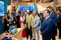 Opening-of-the-exhibition-on-innovation-and-OCOP-products-2