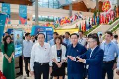 Opening-of-the-exhibition-on-innovation-and-OCOP-products-20