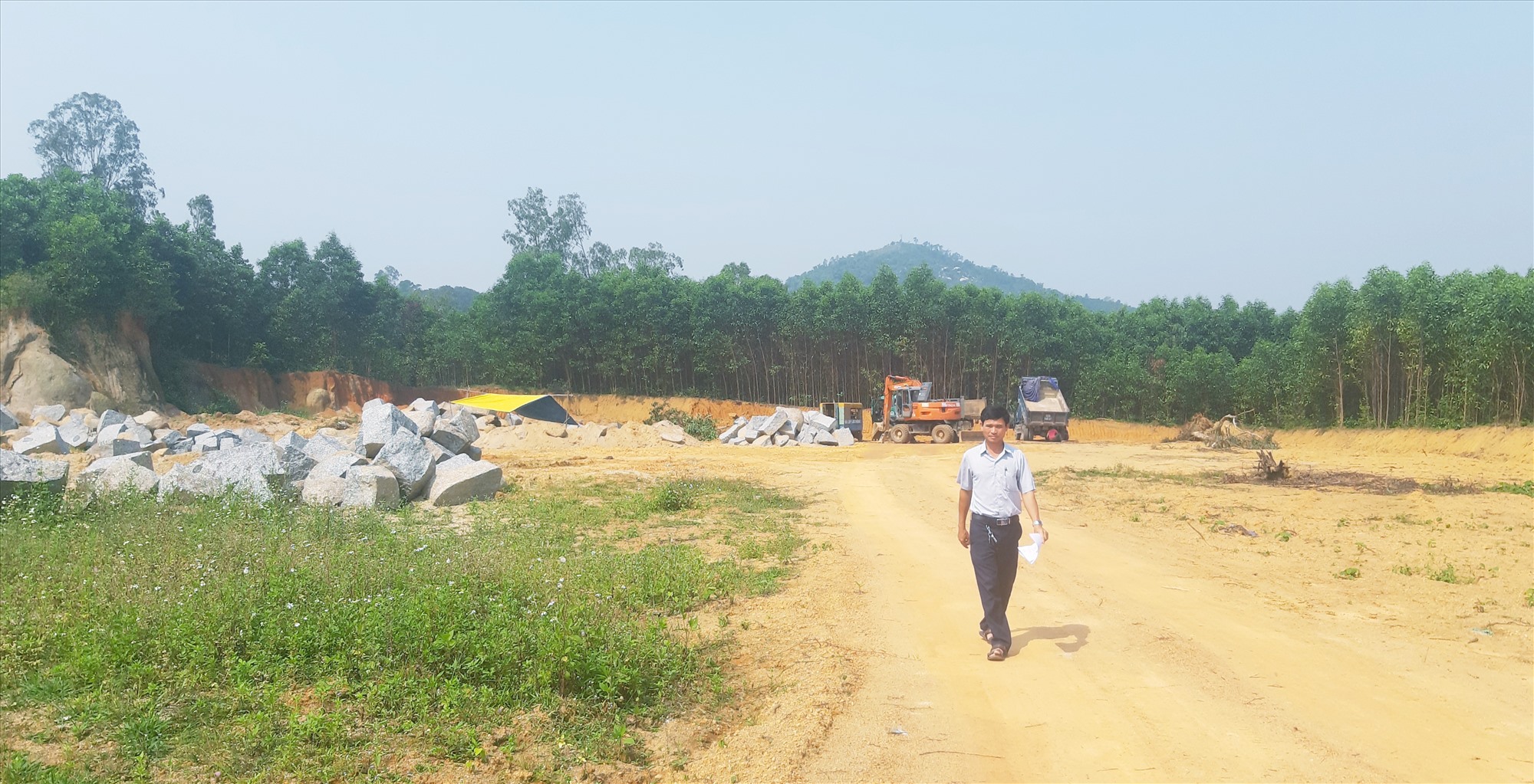 Chính quyền các địa phương cần tập trung đẩy nhanh tiến độ thi công các công trình xây dựng cơ bản và giải ngân vốn đầu tư.   Ảnh: N.S