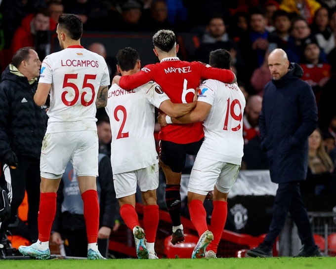 Man Utd trả giá đắt sau trận hòa cay đắng trước Sevilla - 2