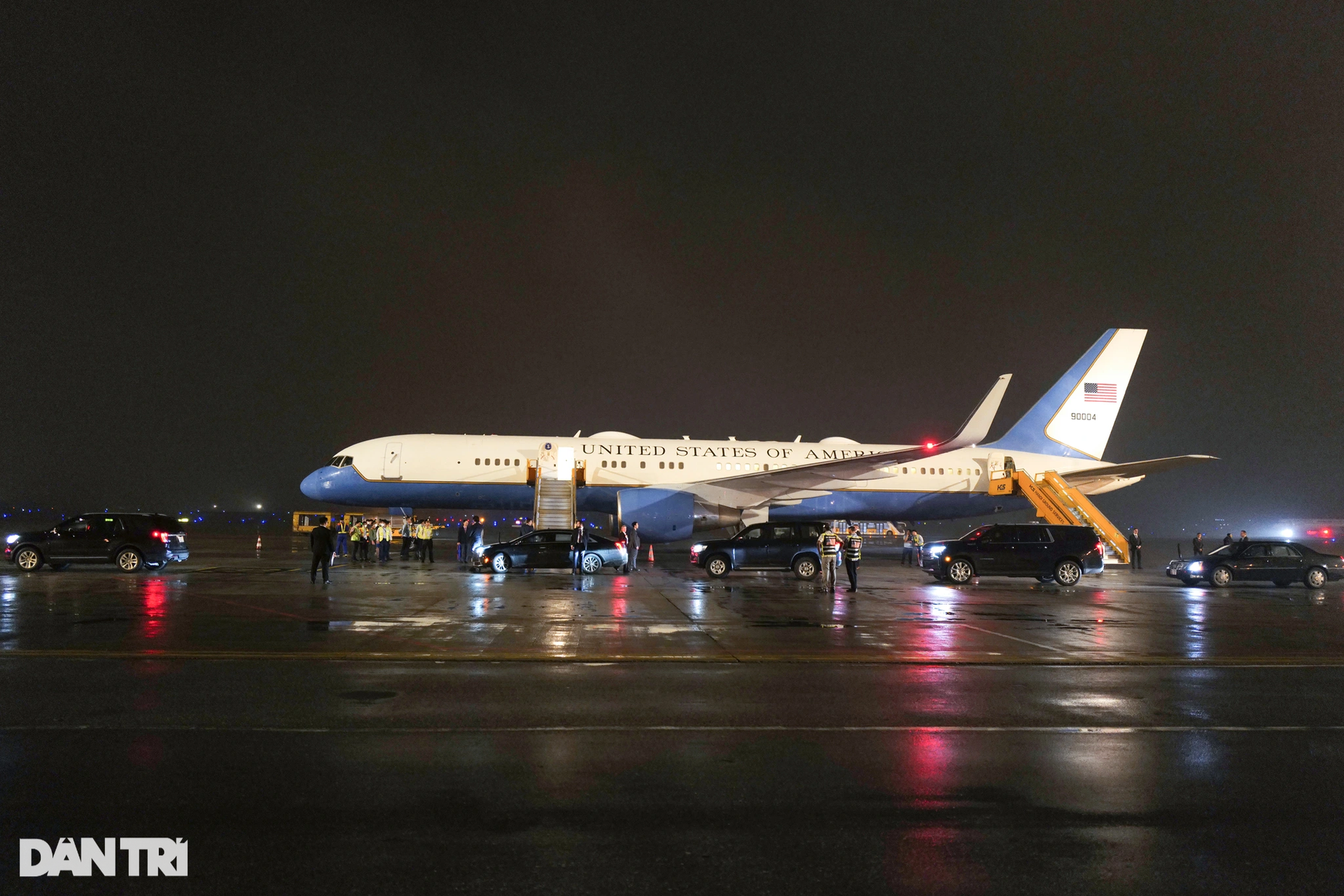 Chuyên cơ Air Force 2 hạ cánh tại Nội Bài đưa Ngoại trưởng Mỹ tới Hà Nội - 9