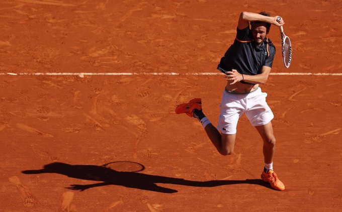 Tsitsipas, Medvedev theo bước Djokovic rời Monte Carlo - 3