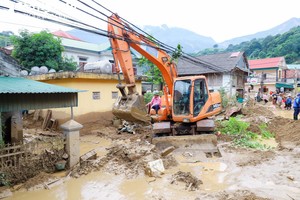  Công tác khắc phục hậu quả mưa lũ trên địa bàn huyện Kỳ Sơn. Ảnh tư liệu: Phạm Bằng 