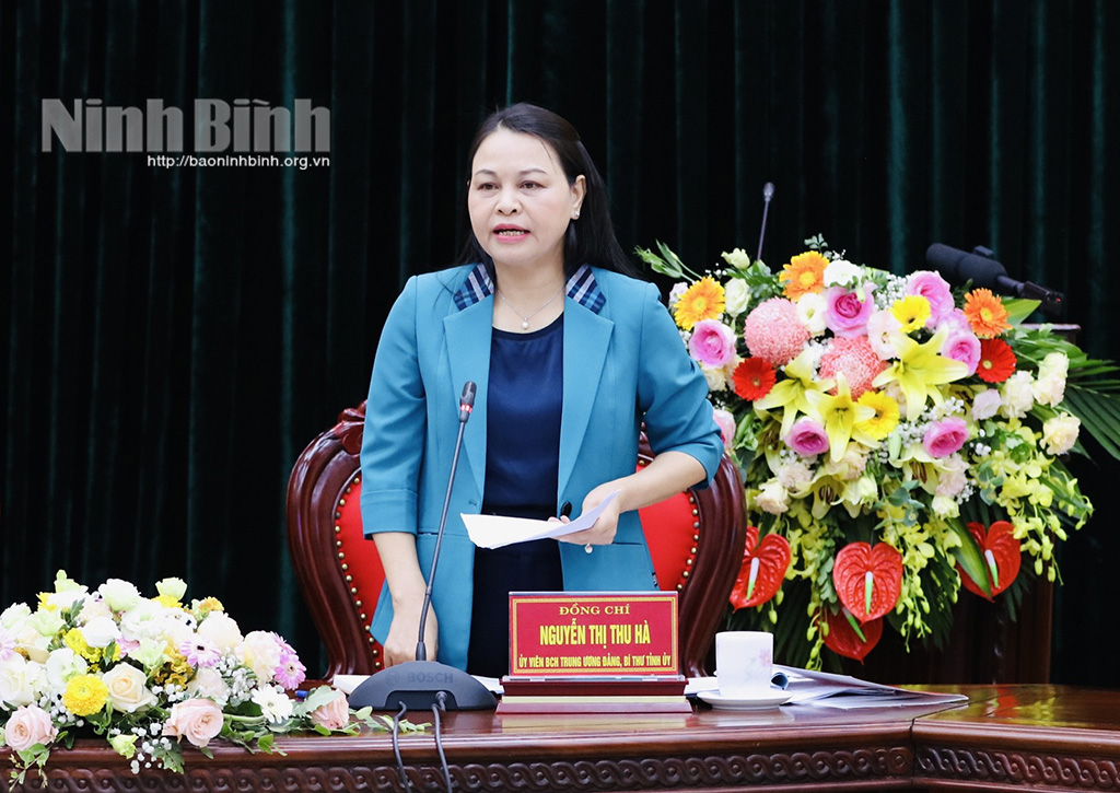 Thủ tướng Chính phủ Phạm Minh Chính làm việc với Ban Thường vụ Tỉnh ủy Ninh Bình