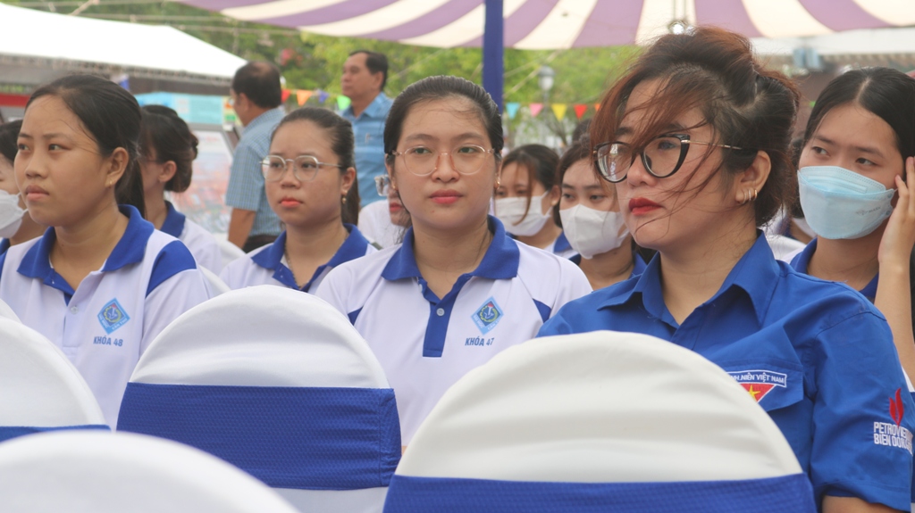 Sự kiện - Trưng bày ảnh 'Luật gia Việt Nam với biển đảo quê hương': Hoạt động nhiều ý nghĩa (Hình 6).