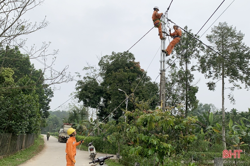 Khắc phục khiếm khuyết, cấp điện an toàn, ổn định trong mùa nắng nóng