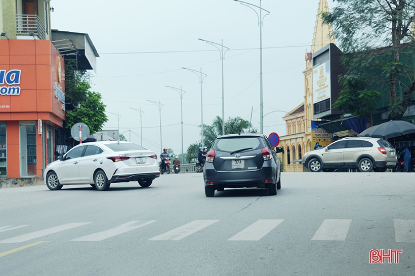 Bất an với các ngã tư “tử thần” chắn hai đầu cầu Thọ Tường