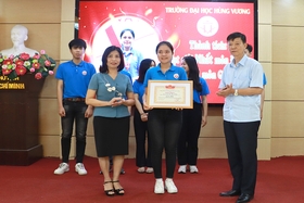 Trao thưởng cho sinh viên đạt thành tích cao tại Kỳ thi Olympic Toán học Sinh viên và Học sinh toàn quốc năm 2023