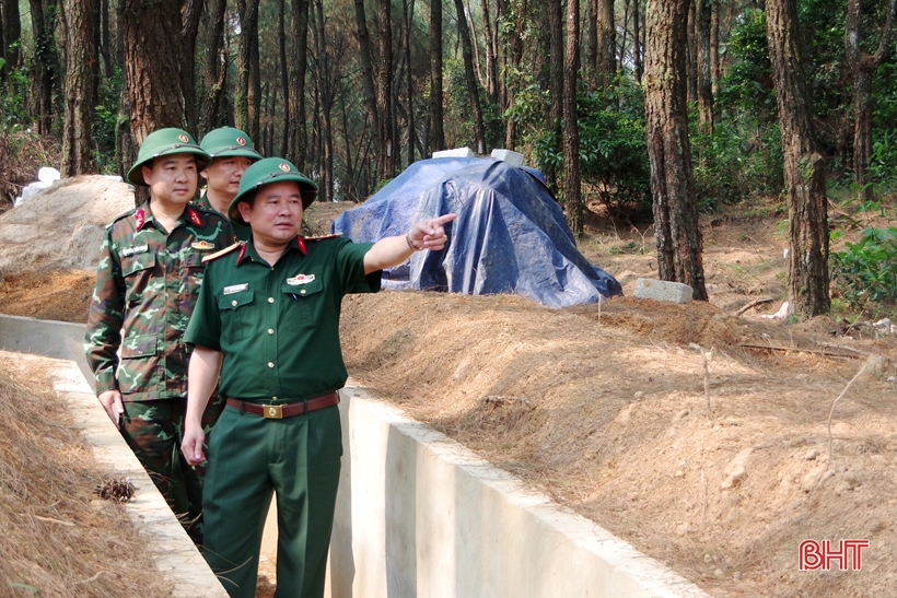 Chỉ huy trưởng Bộ CHQS Hà Tĩnh kiểm tra tiến độ các công trình phục vụ diễn tập