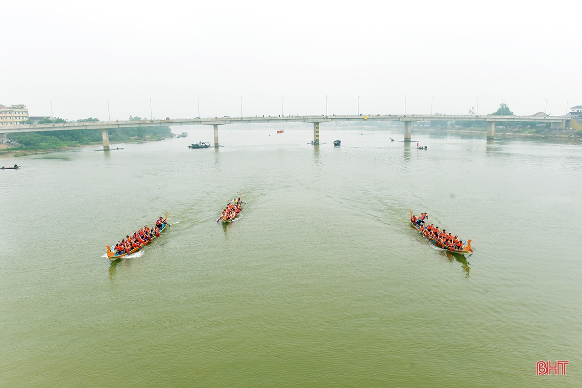 Đua thuyền trên sông La