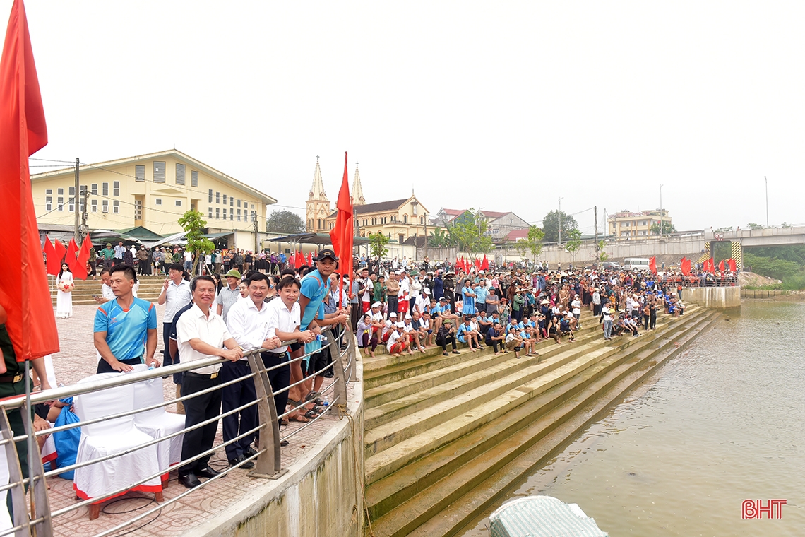 Đua thuyền trên sông La