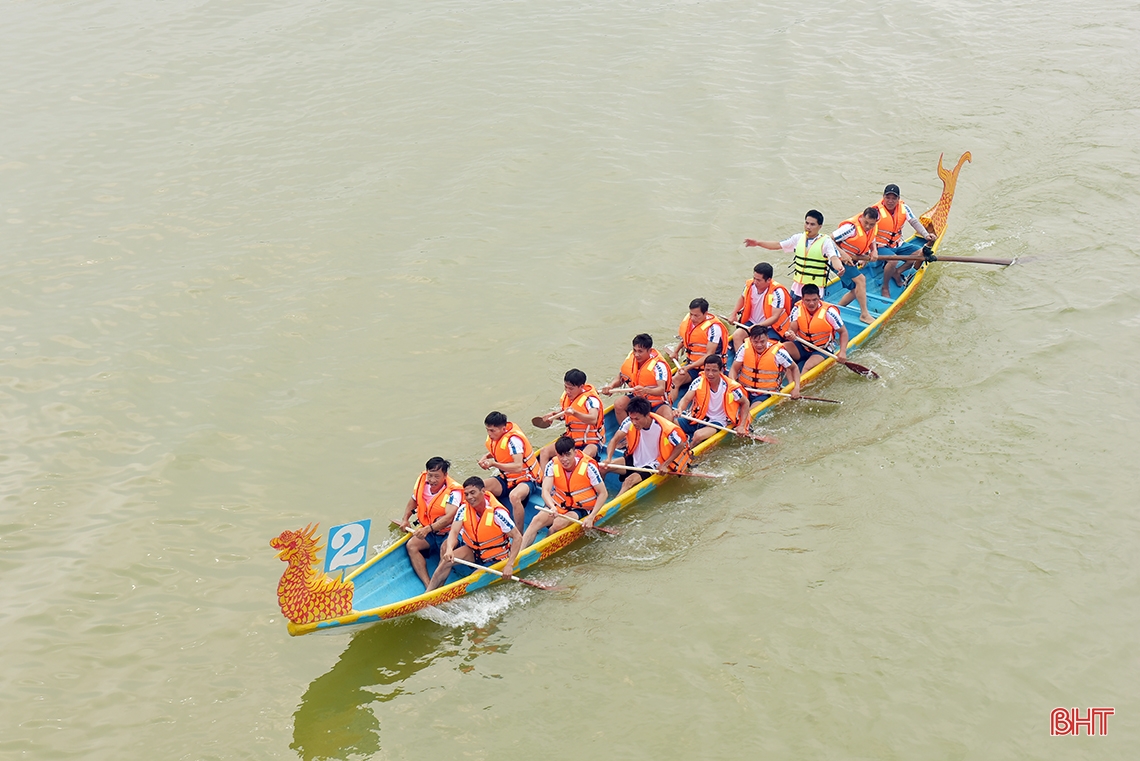 Đua thuyền trên sông La