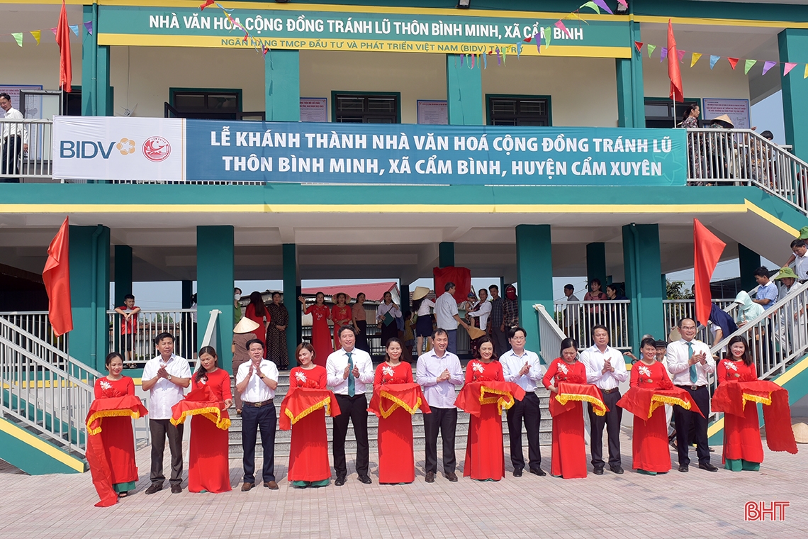 BIDV trao tặng thêm 2 nhà cộng đồng tránh lũ cho Hà Tĩnh