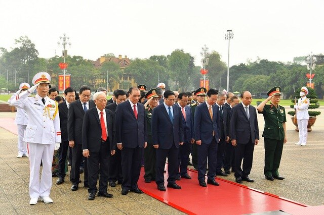 lanh dao dang nha nuoc vao lang vieng chu tich ho chi minh 138808