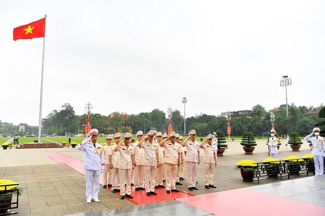 lanh dao dang nha nuoc vao lang vieng chu tich ho chi minh 138808