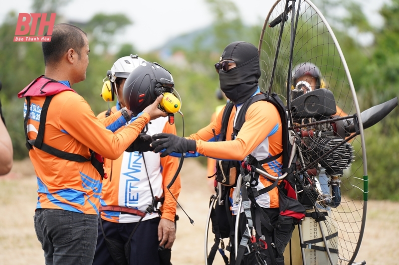 Hoằng Hoá khai mạc Festival dù lượn Hải Tiến 2023