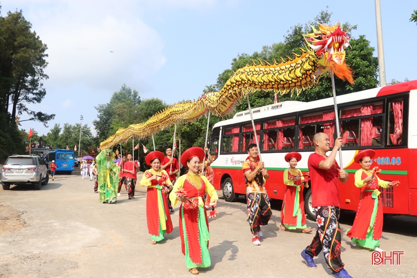 Độc đáo nghi lễ rước linh vị Đức Thủy Tổ Kinh Dương Vương và các Vua Hùng