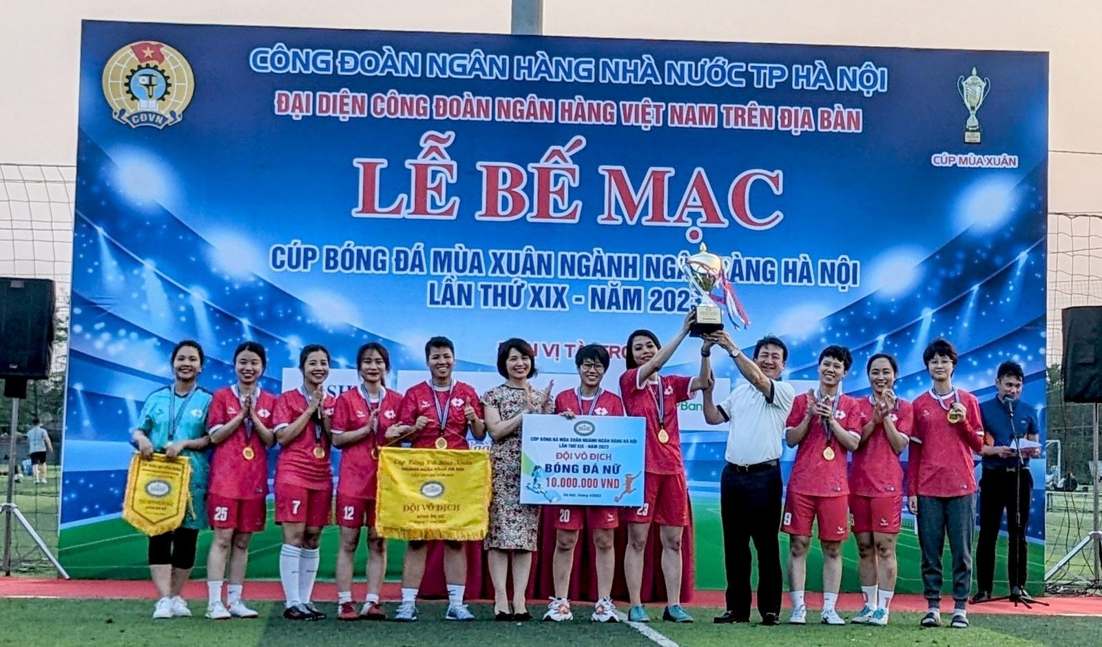 be mac cup bong da mua xuan nganh ngan hang ha noi nam 2023