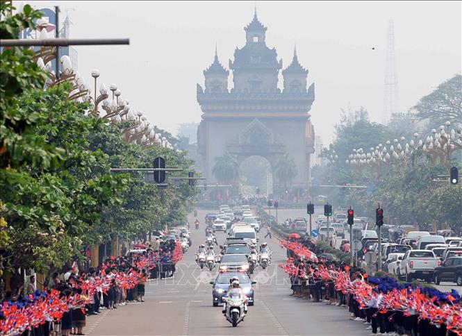 Quang cảnh Lễ đón Chủ tịch nước Võ Văn Thưởng sang thăm chính thức Lào (Ảnh: TTXVN)