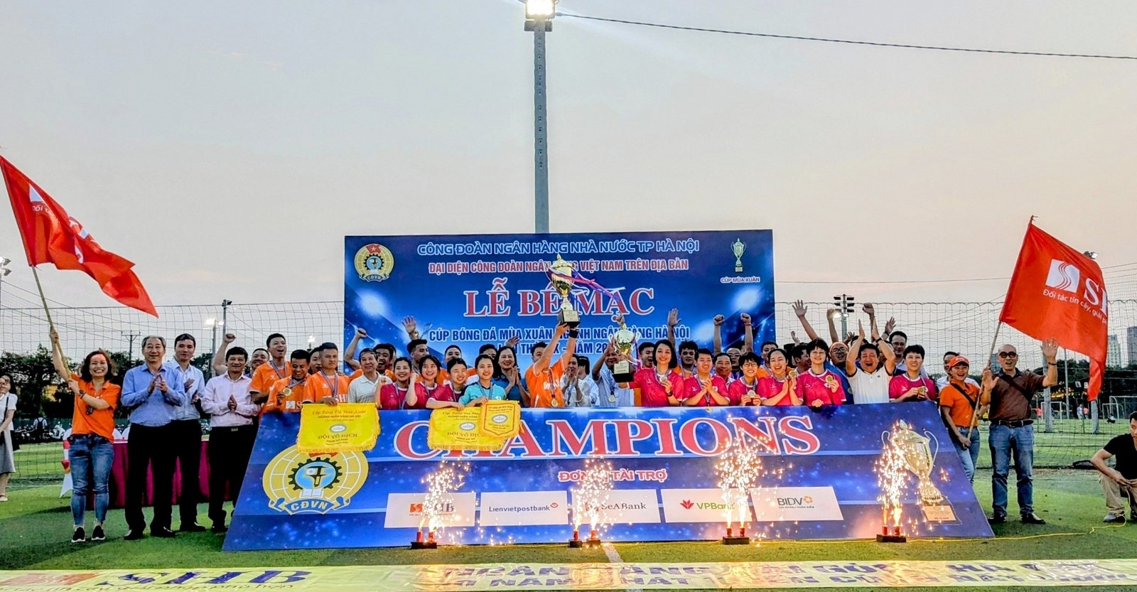 be mac cup bong da mua xuan nganh ngan hang ha noi nam 2023