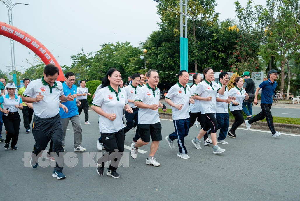 Công ty Betrimex đồng hành Ngày chạy Olympic và Giải Việt dã truyền thống Báo Đồng Khởi năm 2023.