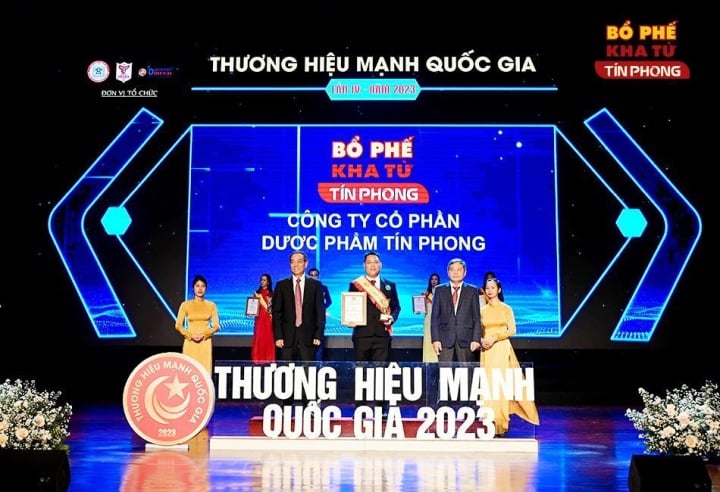 Bổ Phế Kha Tử Tín Phong được vinh danh Top 10 Thương hiệu mạnh Quốc gia 2023 - 1