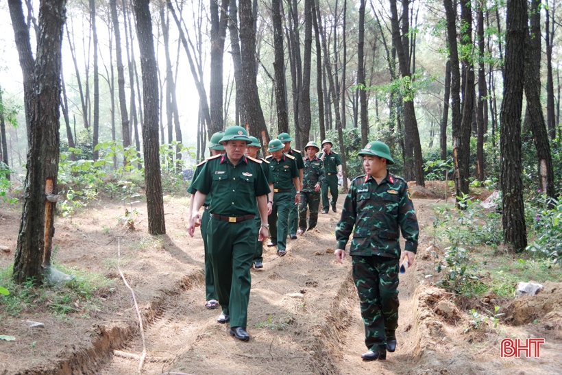 Chỉ huy trưởng Bộ CHQS Hà Tĩnh kiểm tra tiến độ các công trình phục vụ diễn tập