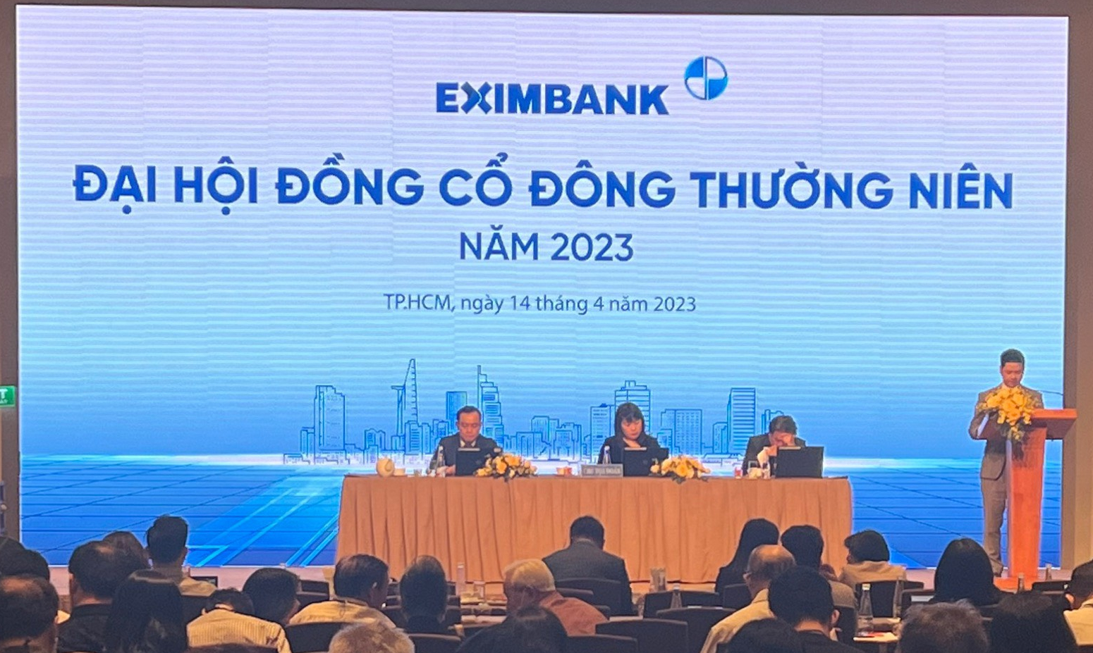 Tài chính - Ngân hàng - Eximbank sẽ bán hết cổ phiếu quỹ, chia 'quà' bằng cổ phiếu tỉ lệ 18%