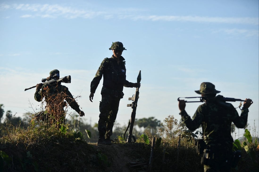 quan chuc cap cao myanmar bi phien quan sat hai hinh 1