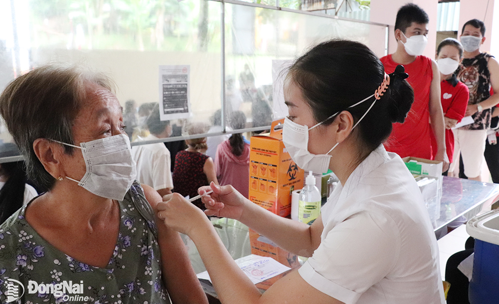 Hiện nay, số ca mắc Covid-19 đang có xu hướng tăng, ngành Y tế khuyến cáo người dân tiêm phòng vaccine để chủ động phòng bệnh