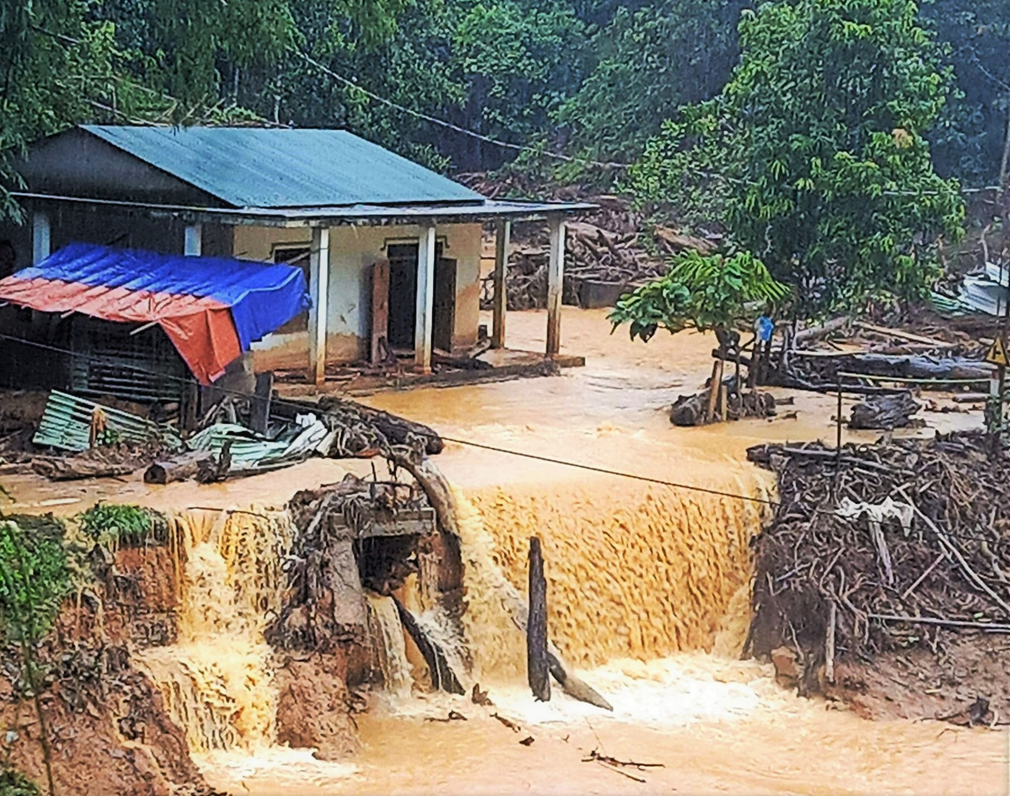 Thiên tai bất thường xảy ra tại địa bàn miền núi Quảng Nam thời gian qua, gây ảnh hưởng đến đời sống người dân. Ảnh: A.N