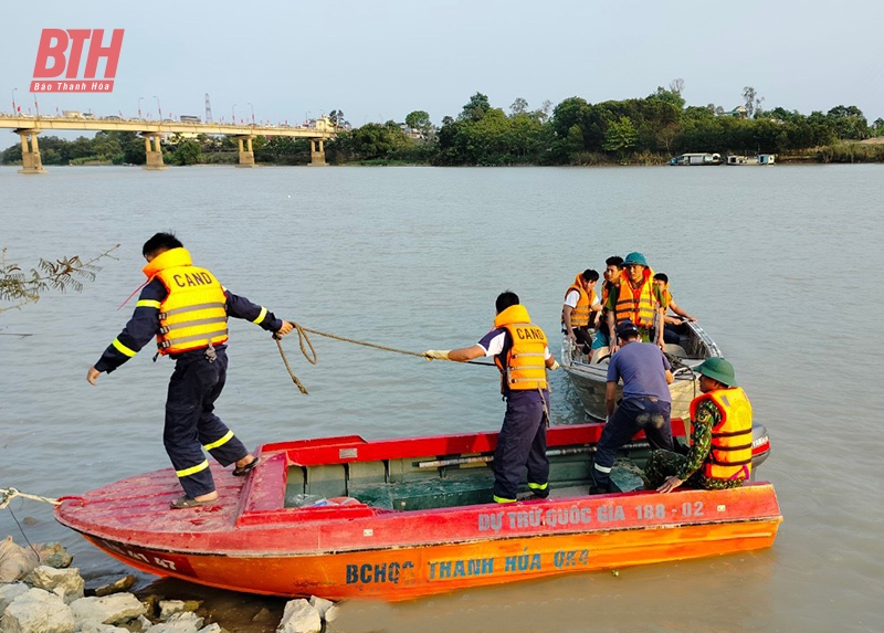 Tìm thấy thi thể nam thanh niên nhảy cầu Vạn Hà tự tử