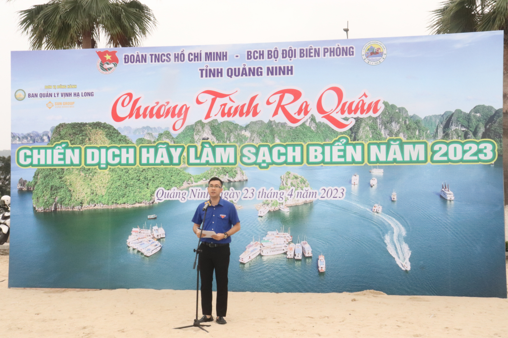 Phó Bí thư Tỉnh đoàn Nguyễn Thế Minh kêu gọi ĐVTN phát huy tinh thần xung ích, tình nguyện trong giữ gìn và bảo vệ môi trường.