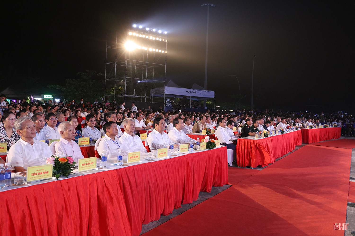 Tưng bừng khai trương du lịch biển Hà Tĩnh