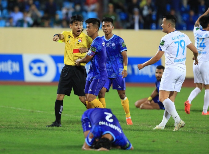 VFF mạnh tay chấn chỉnh trọng tài V-League - 1