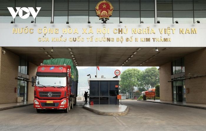 Thông quan thuận lợi, xuất nhập khẩu qua biên giới phía Bắc tăng mạnh