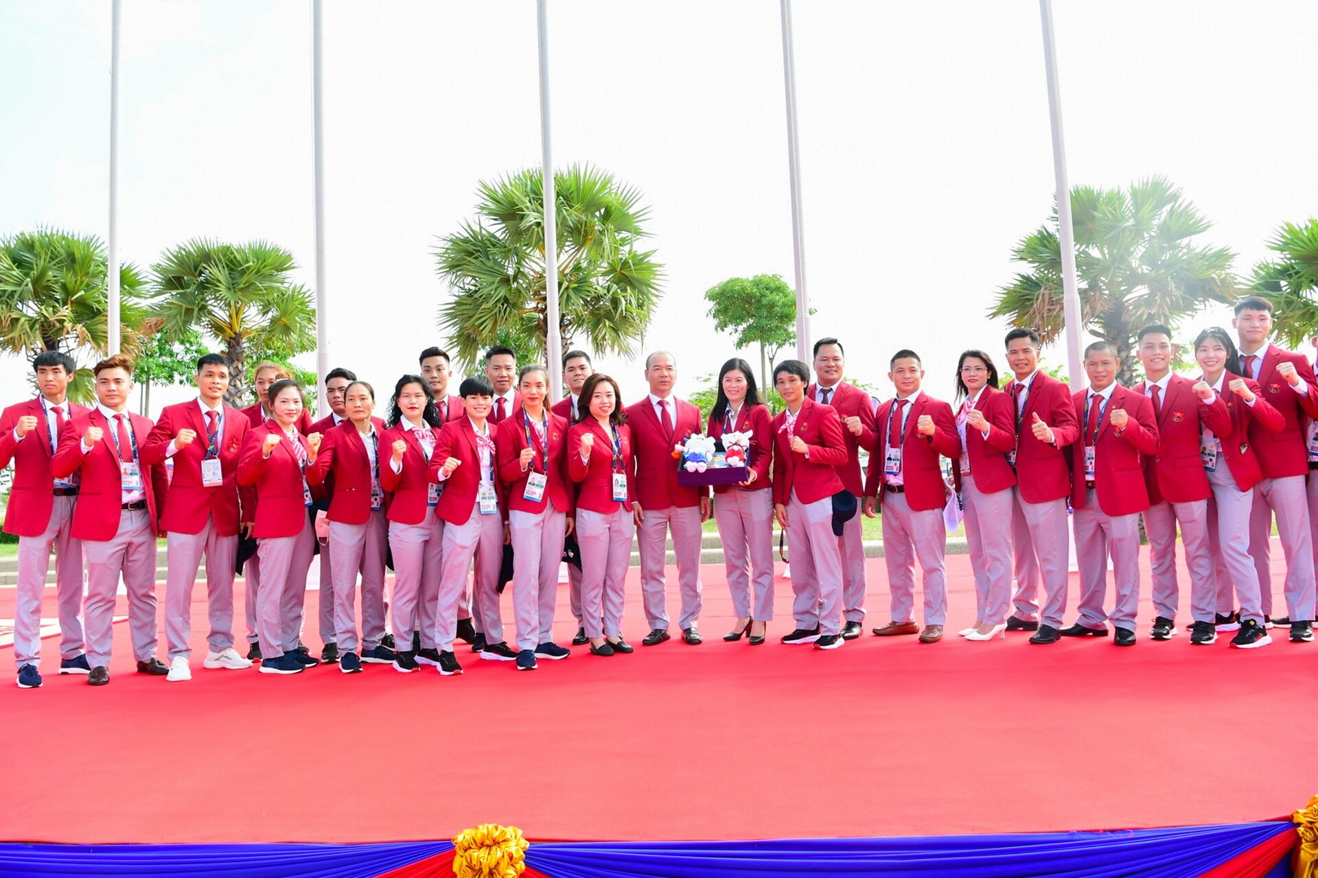 Cờ Việt Nam tung bay phấp phới tại lễ thượng cờ SEA Games 32 - 9