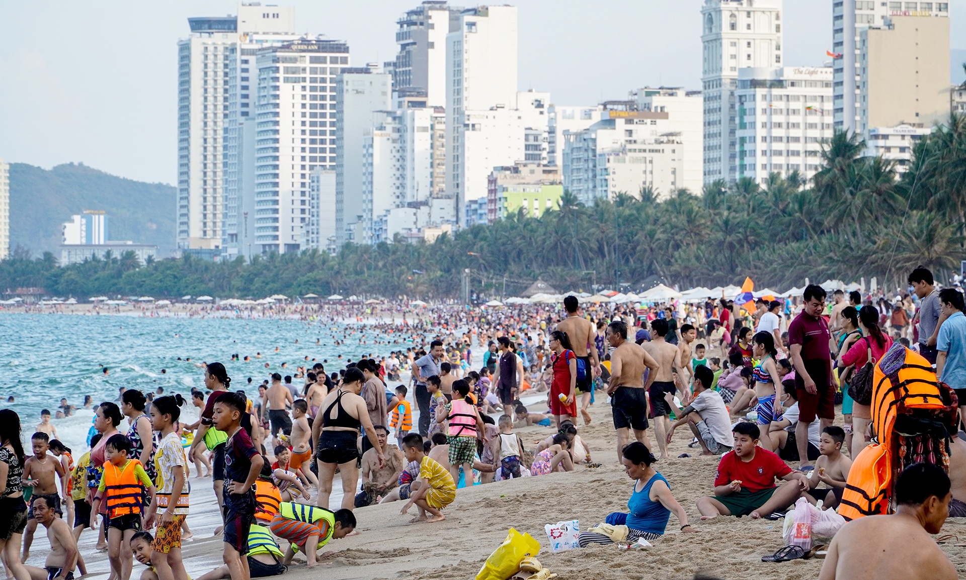 Nha Trang vang khach anh 7