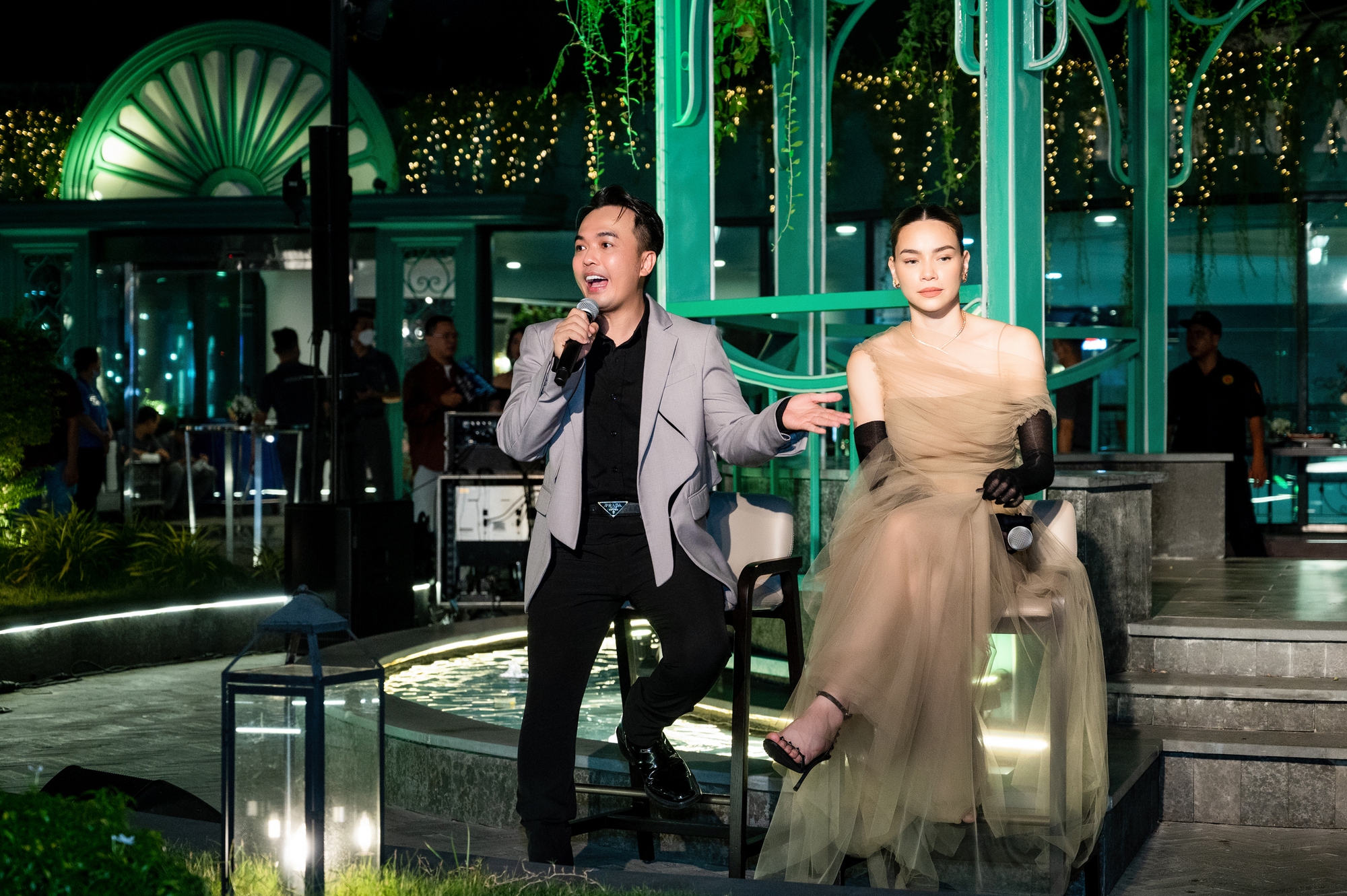 Đại gia đình cùng dàn sao dự họp báo liveshow 'LoveSongs Đà Nẵng' của Hồ Ngọc Hà

 - Ảnh 11.