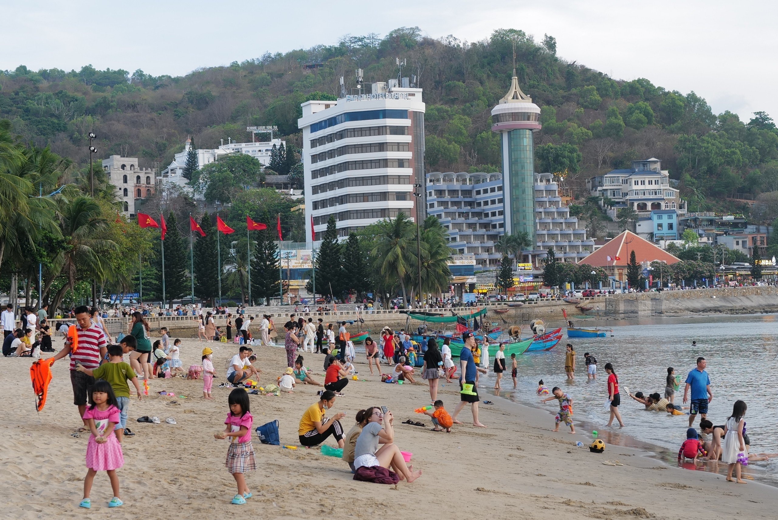 du lich vung tau,  nghi le 30/4,  du lich 30/4,  du khach tam bien,  tam bien vung tau,  bien vung tau 30/4 anh 7