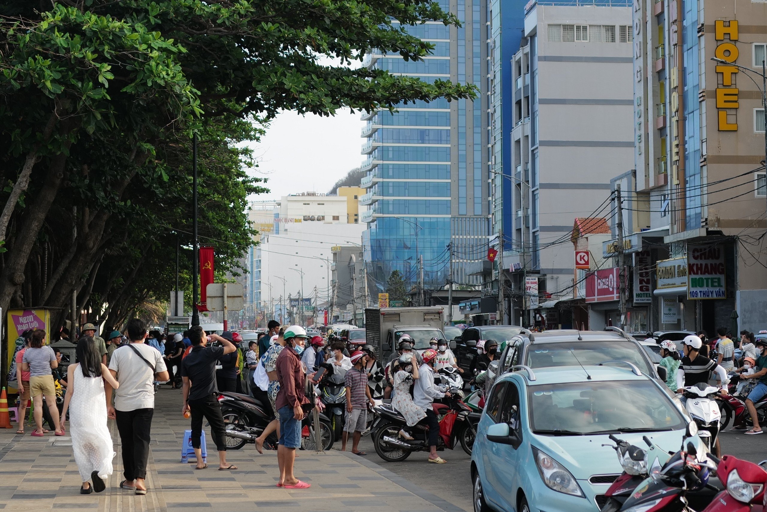 du lich vung tau,  nghi le 30/4,  du lich 30/4,  du khach tam bien,  tam bien vung tau,  bien vung tau 30/4 anh 6