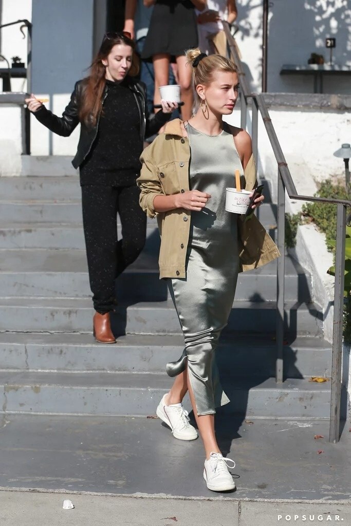 Hailey Bieber mac vay ngu anh 14