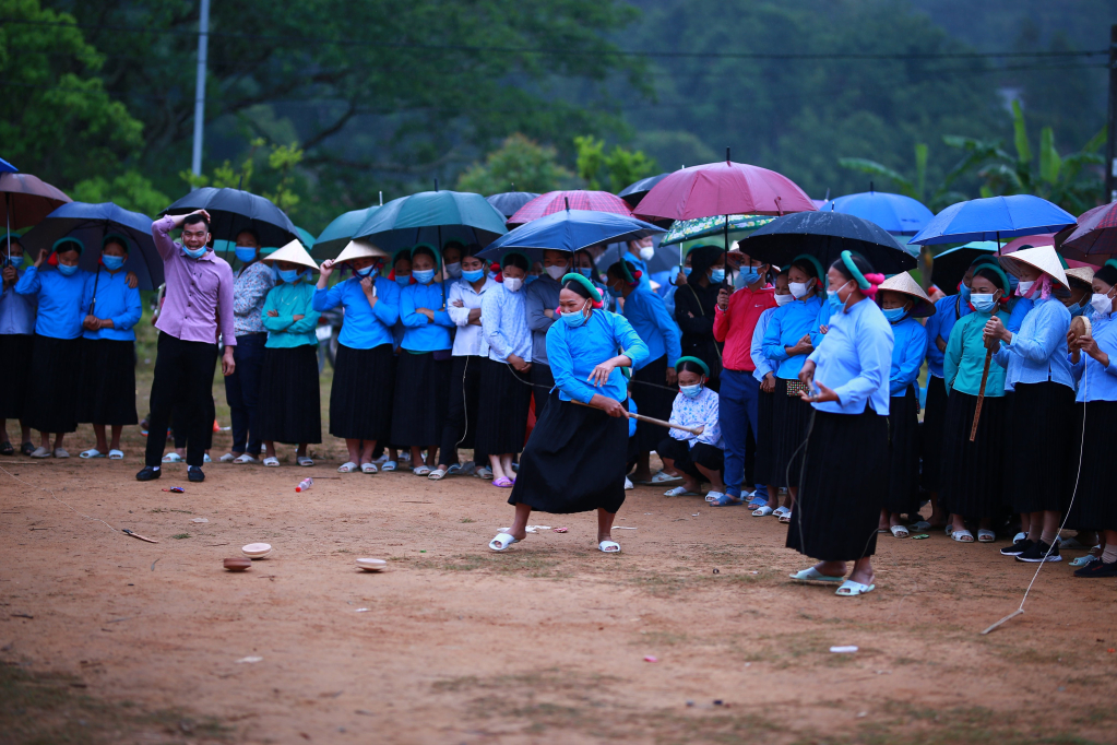 Đánh quay tại Ngày hội.