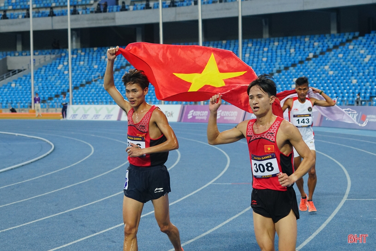 2 VĐV điền kinh Hà Tĩnh giành huy chương vàng và bạc SEA Games 32