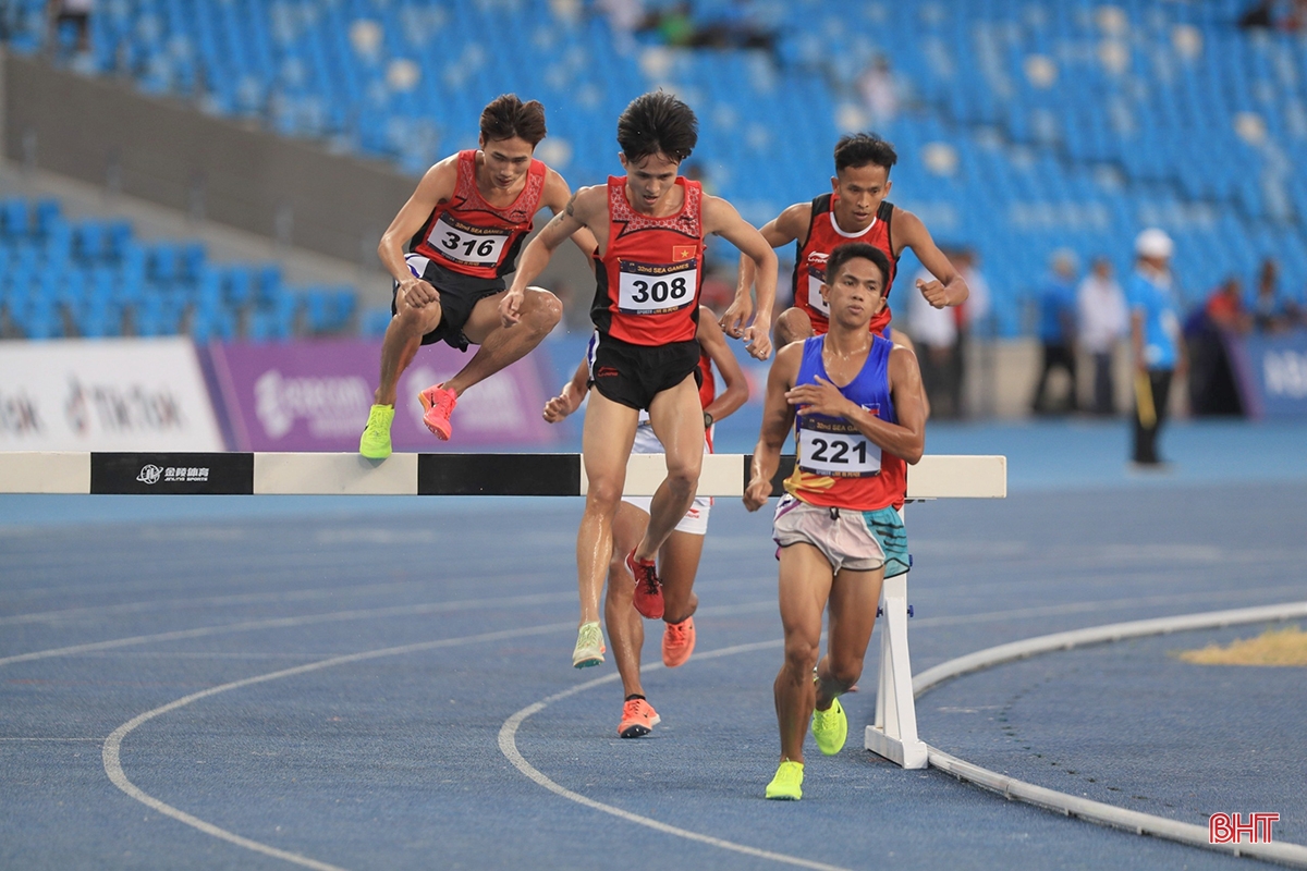 2 VĐV điền kinh Hà Tĩnh giành huy chương vàng và bạc SEA Games 32