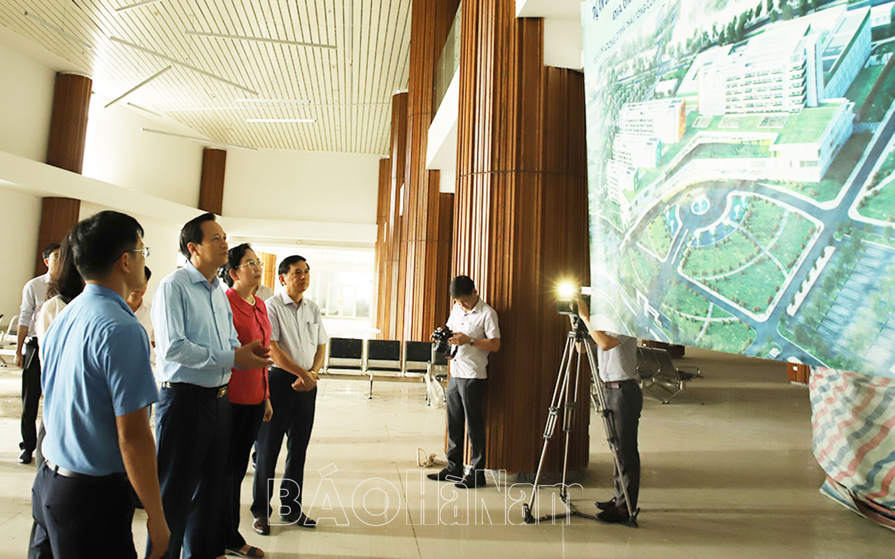 Đoàn công tác do Bộ trưởng Bộ Lao độngthương binh và Xã hội dẫn đầu làm việc với tỉnh Hà Nam