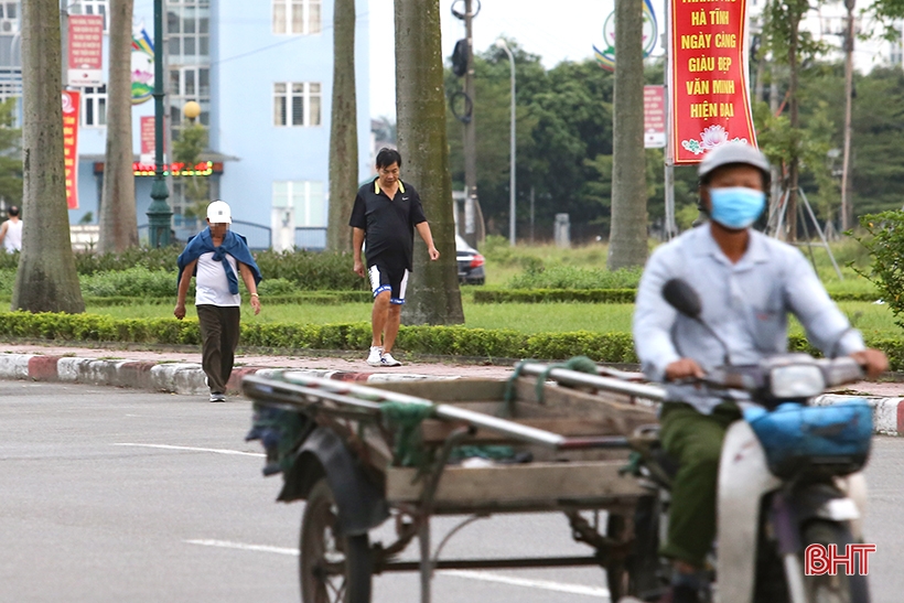 Nhiều người tham gia giao thông đi... nhầm đường ở TP Hà Tĩnh!